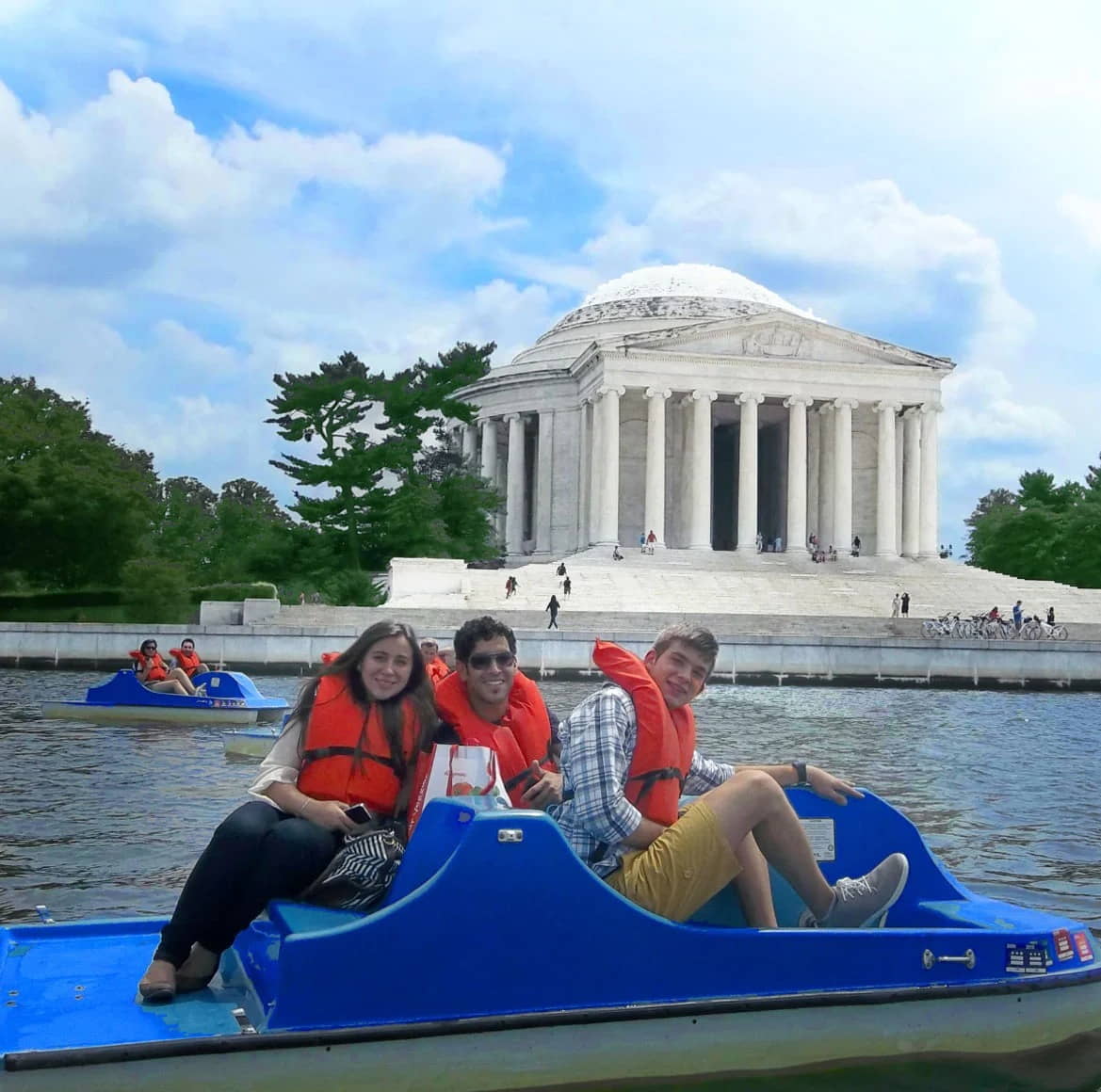 students-on-boat-washington-dc